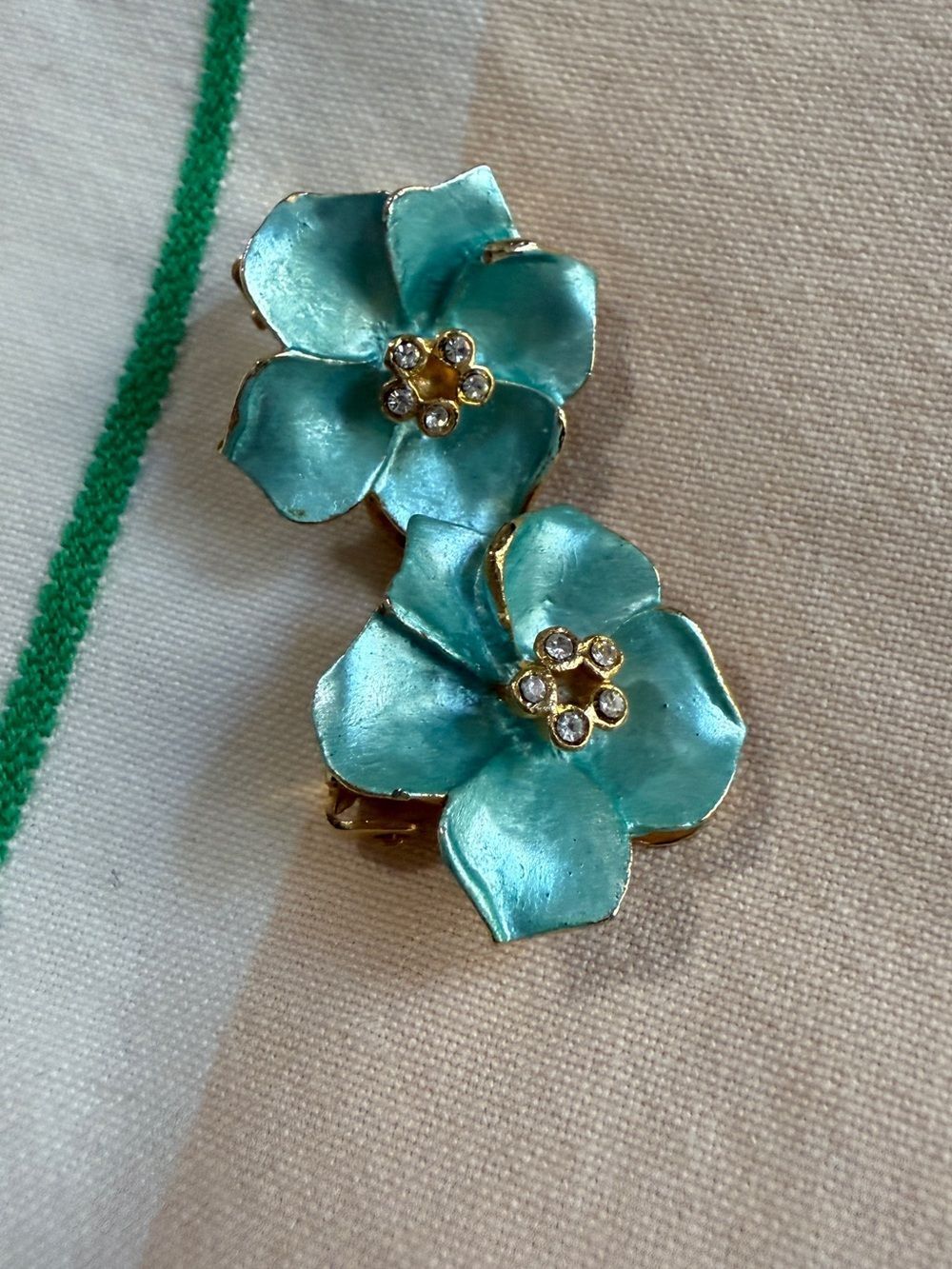1960s / 50s Enamel Torquise Colored Hawaiian Mod Flower Power Earrings